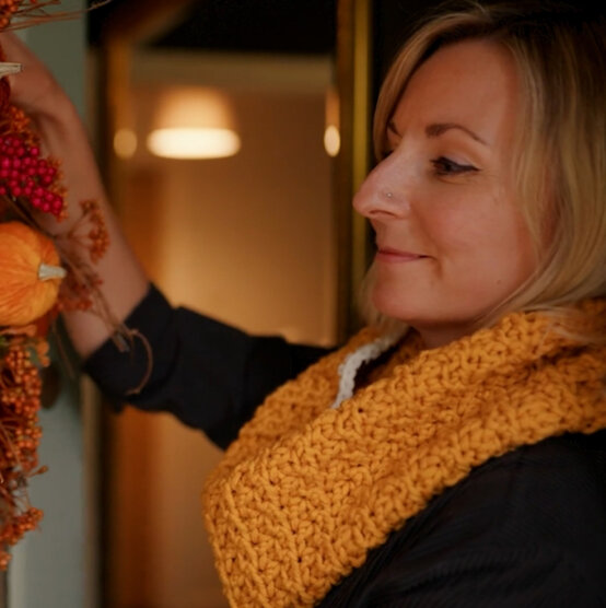 crochet-projects-for-beginners-snood.jpg?sw=554&q=85