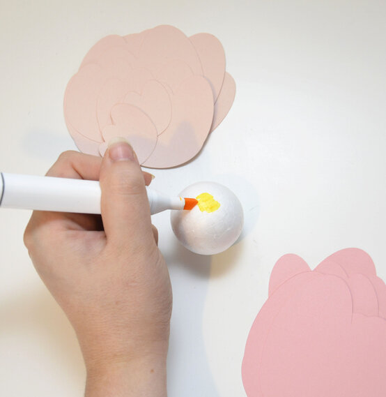 cricut_how_to_create_a_floral_bunny_wreath_step8.jpg?sw=554&q=85