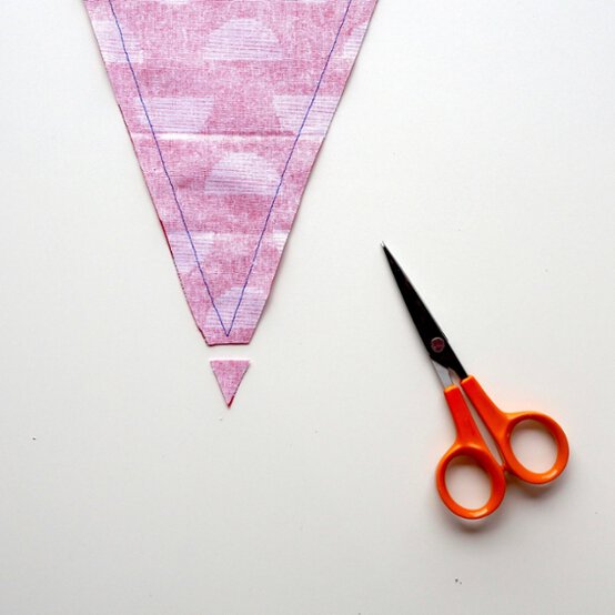How_to_Make_Flags_Bunting_step%204.jpeg?sw=554&q=85