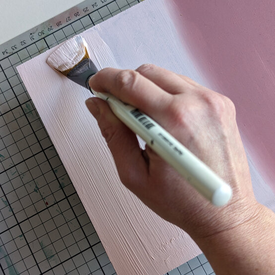 idea_how-to-make-a-celebration-sign-with-vinyl_step5a.jpg?sw=554&q=85