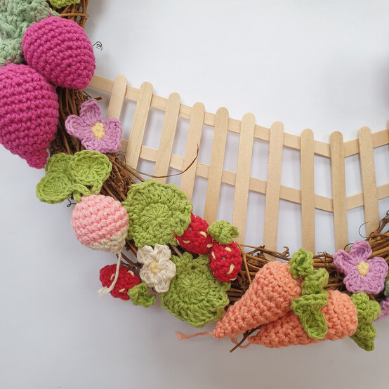 how_to_crochet_a_spring_wreath_easter-natalie-13.jpg?sw=554&q=85
