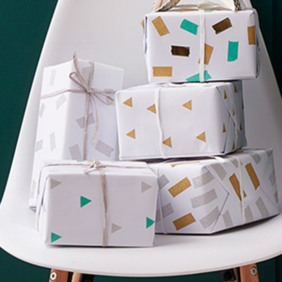 idea%5Funique%2Dand%2Deasy%2Dgift%2Dwrapping%2Dideas%5Fstep%2D01.png?sw=554&q=85