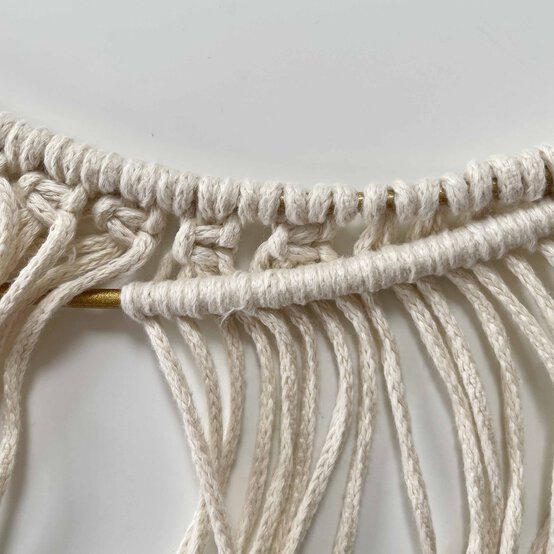 Idea_how-to-make-a-christmas-macrame-wreath_step5.jpg?sw=554&q=85