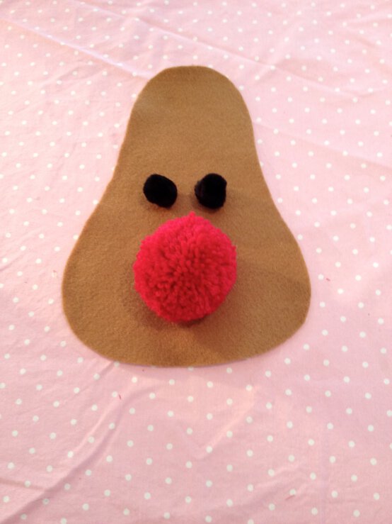 reindeer-stocking2.jpg?sw=554&q=85