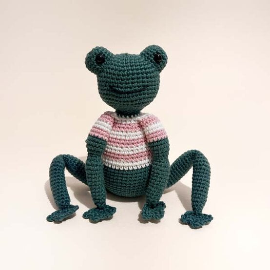 ideas%5Fhow%2Dto%2Dcrochet%2Dan%2Damigurumi%2Dfrog%5Fmaking%2Dup%2D3.jpg?sw=554&q=85