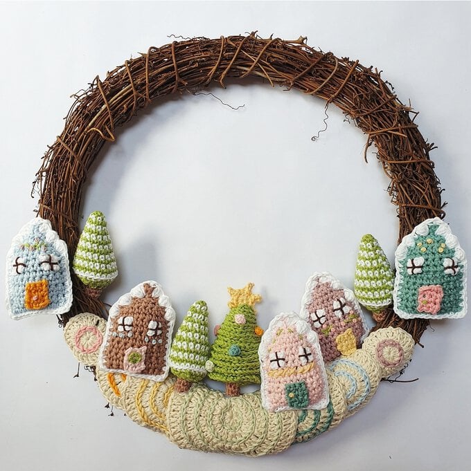 Idea_how-to-make-a-crochet-gingerbread-village-wreath_step12d.jpg?sw=680&q=85