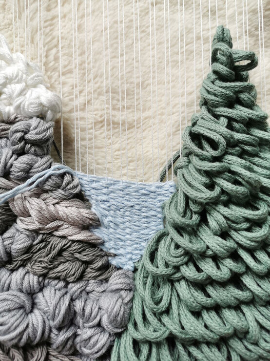 christmassceneweaving_step-18_2.jpg?sw=554&q=85