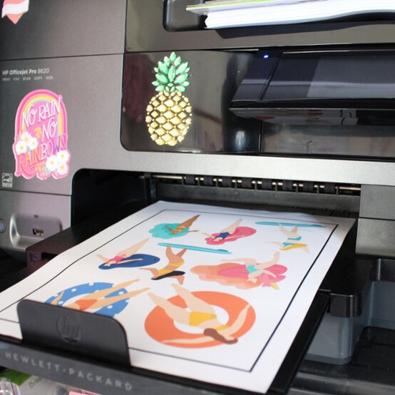 Cricut_Stickers_Step3_EDIT.jpg?sw=554&q=85