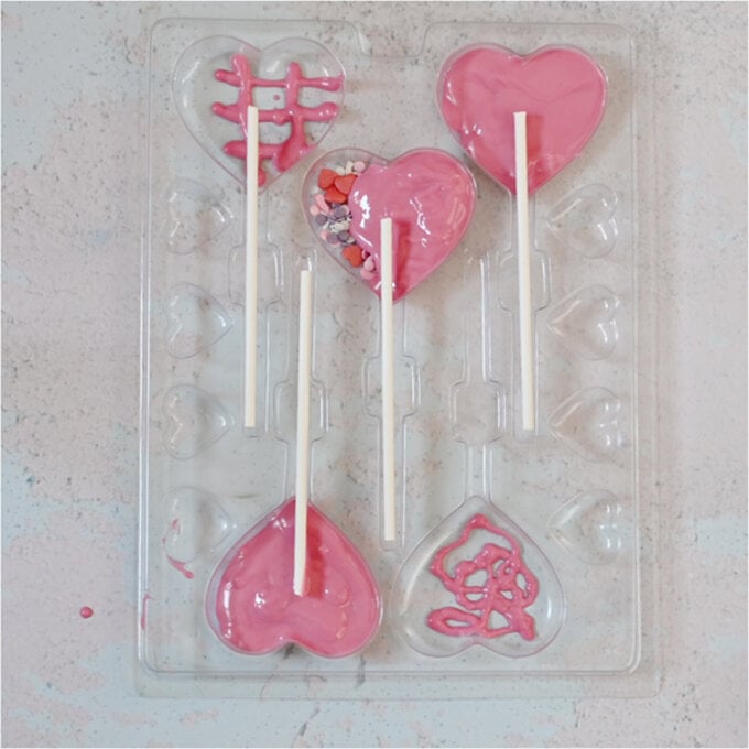 how-to-make-chocolate-heart-lollipops-step6.jpg?sw=680&q=85
