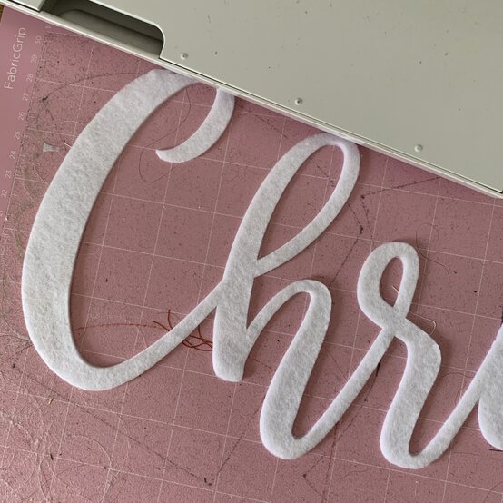 cricut-how-to-make-a-fabric-banner_step6.jpg?sw=554&q=85