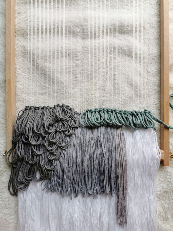 christmassceneweaving_step-12_3.jpg?sw=554&q=85