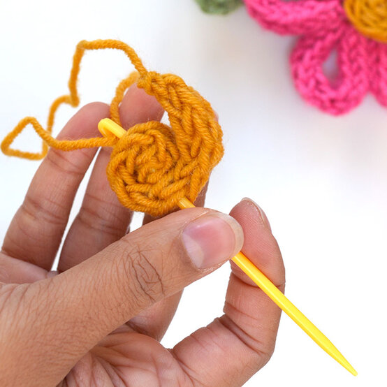 How%2Dto%2DMake%2DFrench%2DKnitted%2DFlowers%2D21.JPG?sw=554&q=85