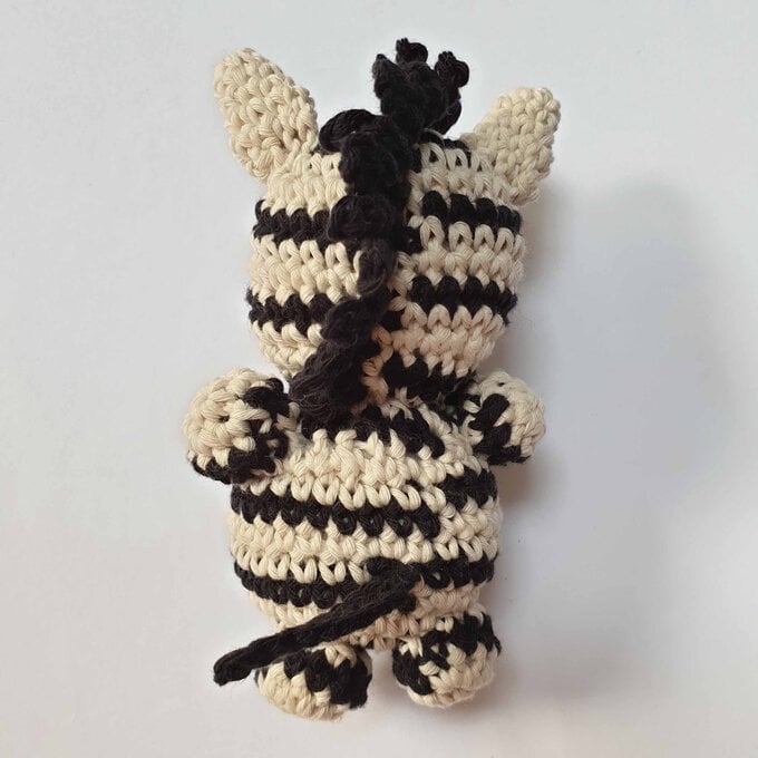 Idea_how-to-crochet-a-safari-mobile_step8.jpg?sw=680&q=85