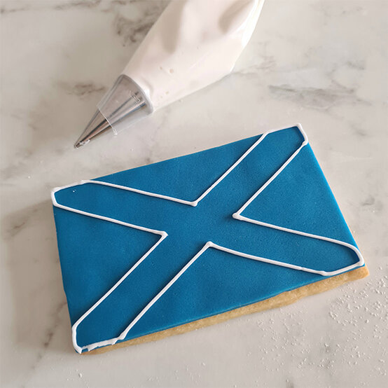 how-to-make-kilt-shortbread-biscuits_step-9b.jpg?sw=554&q=85