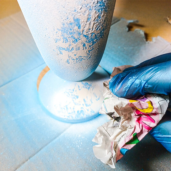 Montana%20Spray%20Paint%20Vase_Step5a.jpg?sw=554&q=85