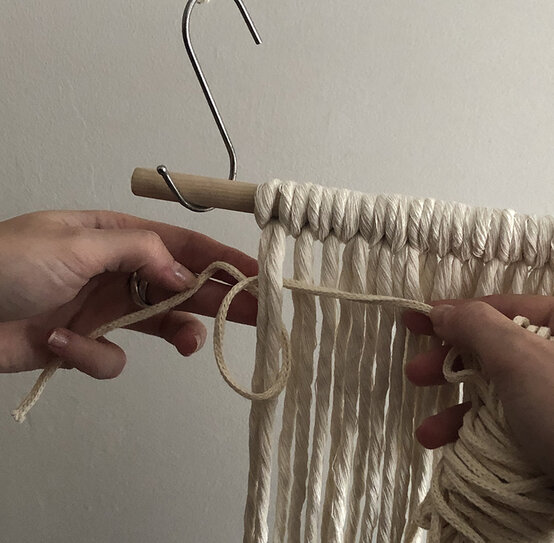 Idea_How-to-Make-an-Autumn-Macrame-Tapestry-Wall-Hanging_Step-2a.JPG?sw=554&q=85