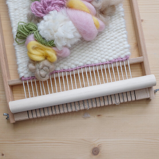 how_to_make_-a_floral_weave_46.jpg?sw=554&q=85