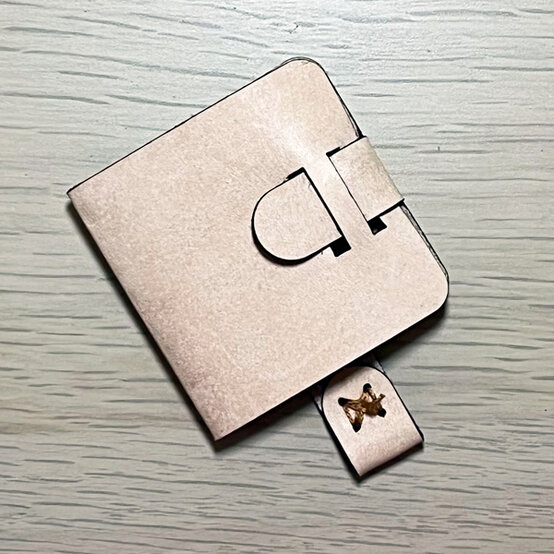 idea_glowforge-how-to-make-personalised-keyrings-photo_step10.jpg?sw=554&q=85