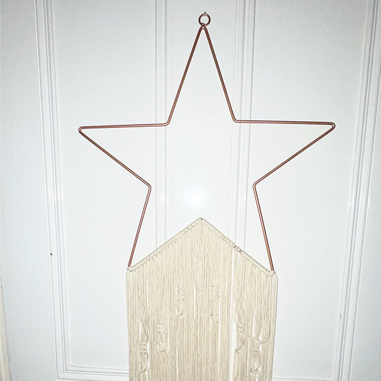 artisan-beth-vaughan-macrame-star-wreath.jpg?sw=554&q=85