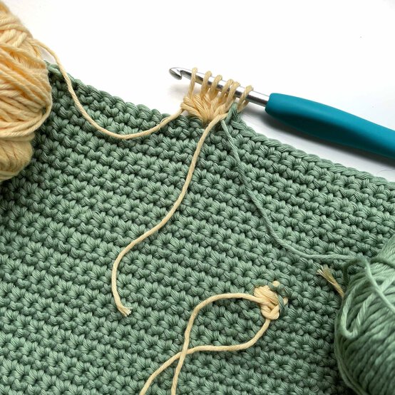 daisy-crochet-cushion-1.jpg?sw=554&q=85