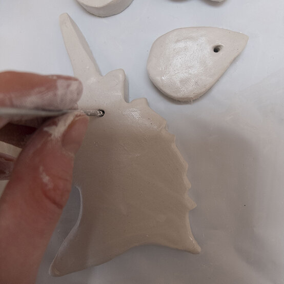 clay-unicorn-decorations-5.jpg?sw=554&q=85
