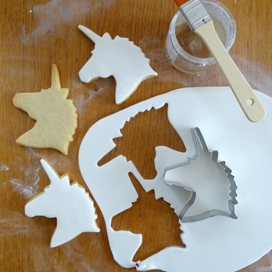 unicorn-biscuits_step3.jpg?sw=554&q=85