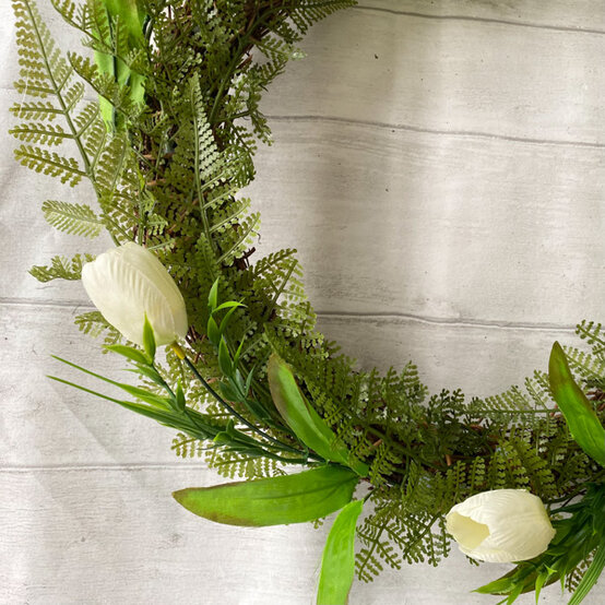 idea%5Fupdate%2Dspring%2Dwreath%2Dwith%2Dtulips%2D08.jpg?sw=554&q=85