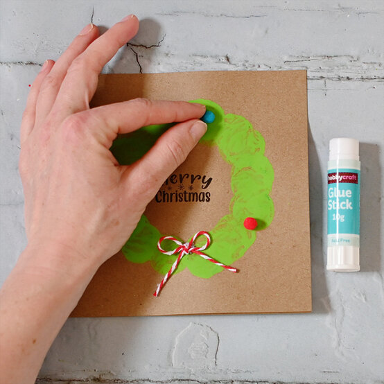 Idea_kids-christmas-cards-to-make_step4d.jpg?sw=554&q=85