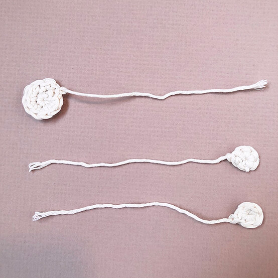 toadstool-bunting-spots_step3.jpg?sw=554&q=85