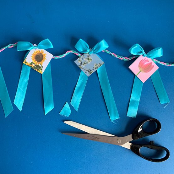 PictureRibbonBowBunting_Step6.jpg?sw=554&q=85