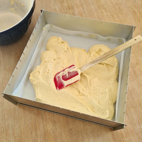 how-to-make-cake-jars-1.jpg?sw=554&q=85