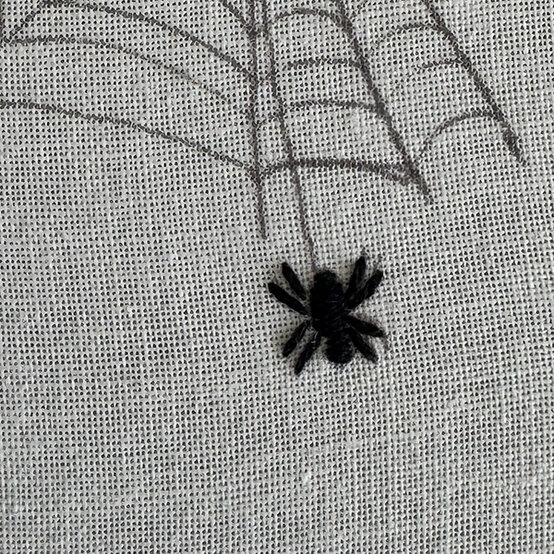 ideas%5Fhalloween%2Dembroidery%2Dhoop%5Fsatin%2Dstitch%2D3.jpg?sw=554&q=85