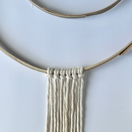 xmasmacramewreath_step-1.jpg?sw=554&q=85