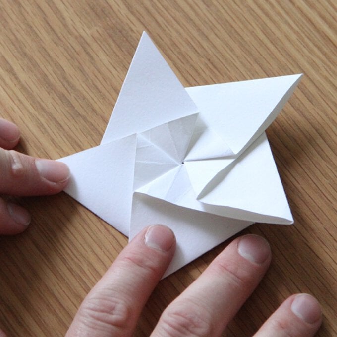 Origami-Star-Garland_Step9.jpg?sw=680&q=85
