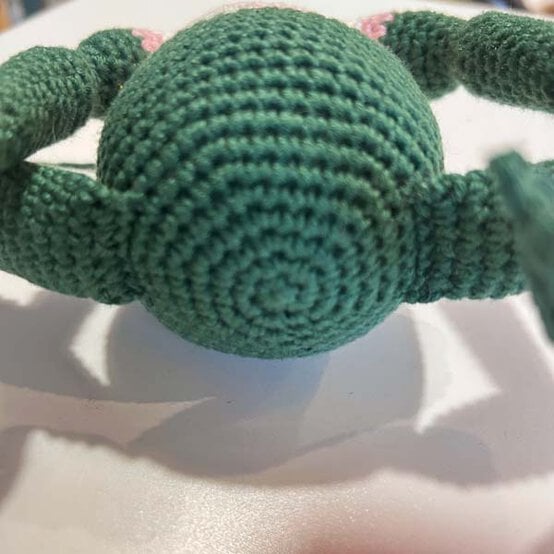 ideas%5Fhow%2Dto%2Dcrochet%2Dan%2Damigurumi%2Dfrog%5Fmaking%2Dup%2D2.jpg?sw=554&q=85