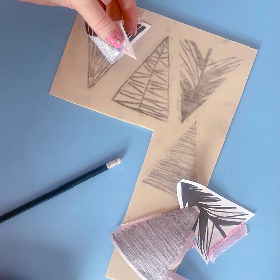 Idea_how-to-make-lino-print-gift-wrap_step3b.jpg?sw=554&q=85