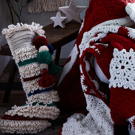 idea_stocking-ideas-to-make-this-christmas_loop.jpg?sw=554&q=85