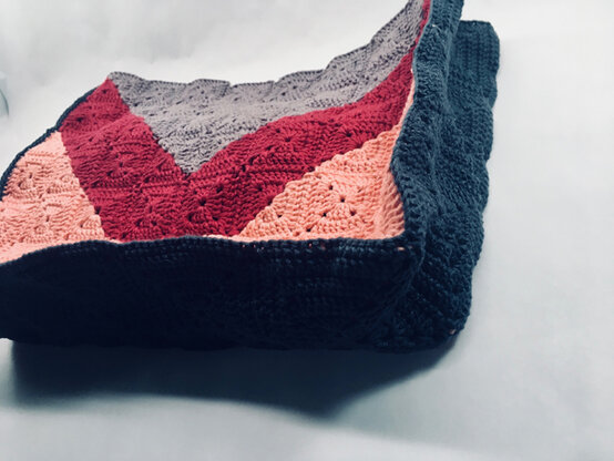 valeria-granny-square-handbag16.jpg?sw=554&q=85