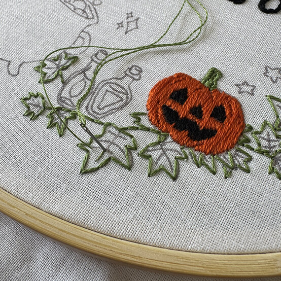ideas%5Fhalloween%2Dembroidery%2Dhoop%5Fback%2Dstitch%2D3.jpg?sw=554&q=85