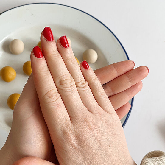 how-to-make-daisy-candle-holders-1.jpg?sw=554&q=85