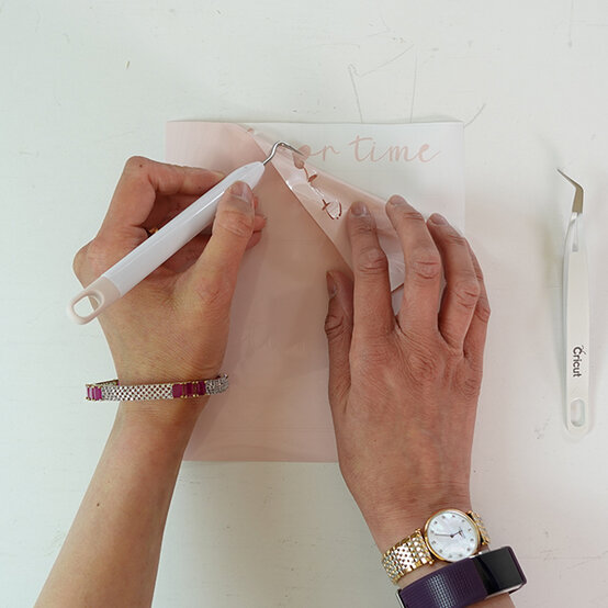 Cricut_How-to-Make-a-Ramadan-Fast-Timings-Calendar_step5a.jpg?sw=554&q=85