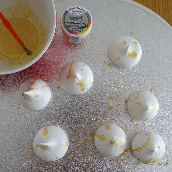 xmas-baking-lucy-meringue-wreath5.jpg?sw=554&q=85