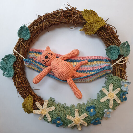 how_to_crochet_a_summer_garden_wreath_placement-5-1.jpg?sw=554&q=85