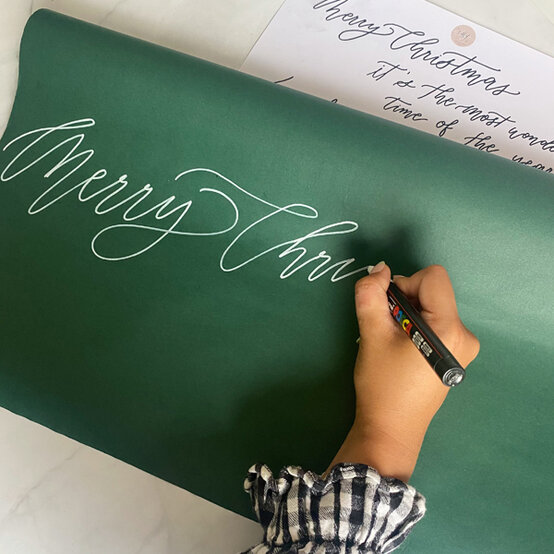 idea_christmas-drawn-giftwrap_step2c.jpg?sw=554&q=85