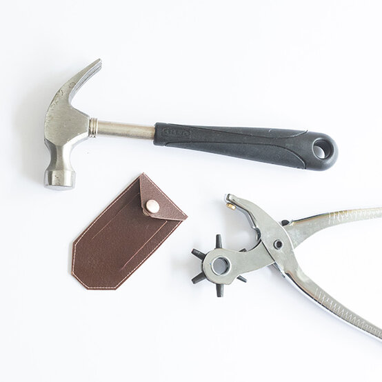 fimo-leather-effect_travel-time_luggage-tag_step-9.jpg?sw=554&q=85