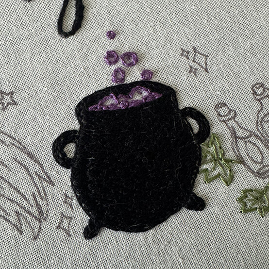 ideas%5Fhalloween%2Dembroidery%2Dhoop%5Fsplit%2Dstitch%2D4.jpg?sw=554&q=85