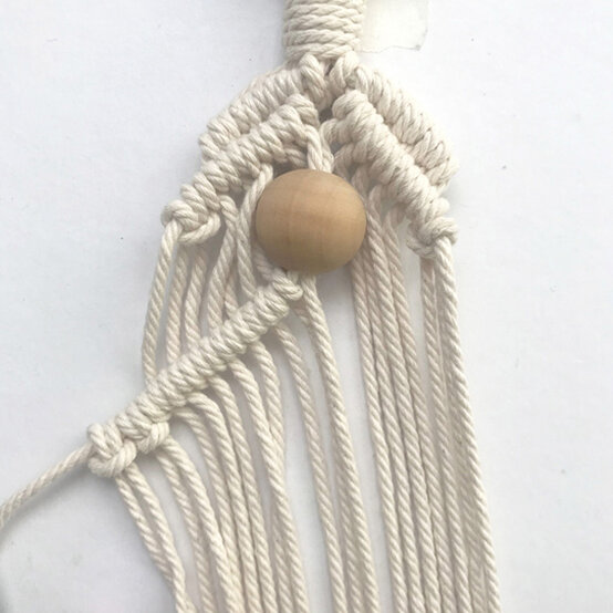 idea_macrame-large-christmas-tree_step8.jpg?sw=554&q=85