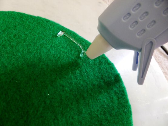 glue-gun-base.jpg?sw=554&q=85