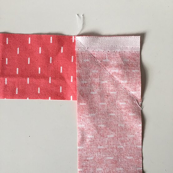 modern-quilted-wall-hanging-step15.jpeg?sw=554&q=85