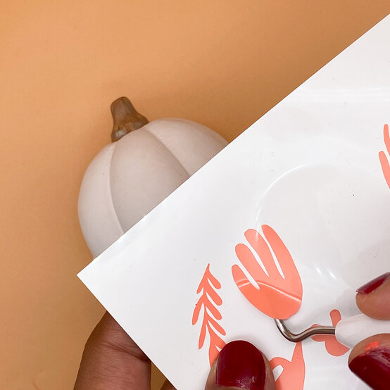 how-_to_make_matisse_inspired_pumpkins_matisse-pumpkins_step-4a.jpg?sw=554&q=85